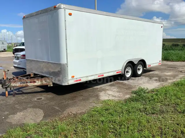 12-2652/ 2007 enclosed trailer