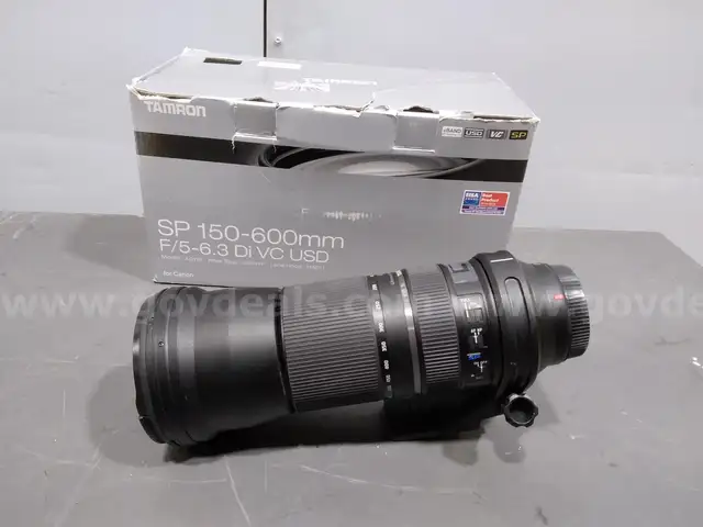 Tamron SP 150-600mm F/5-6.3 camera leans