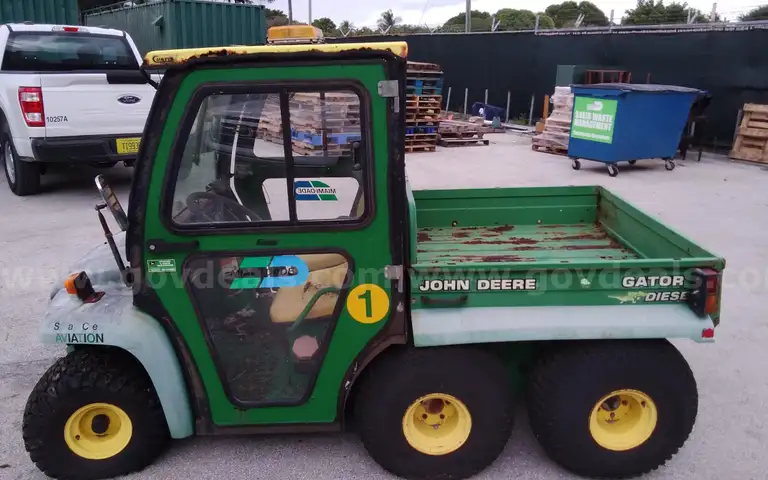 John Deere Gator, Diesel powered, for parts or repaid
