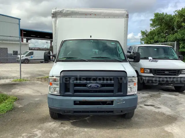 50840/ 2018 Ford Econoline 450 box truck