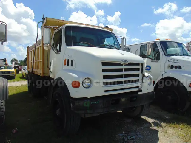 4-0334/ 2000 Sterling LT7501, Dump truck. WASD 26-01 #9