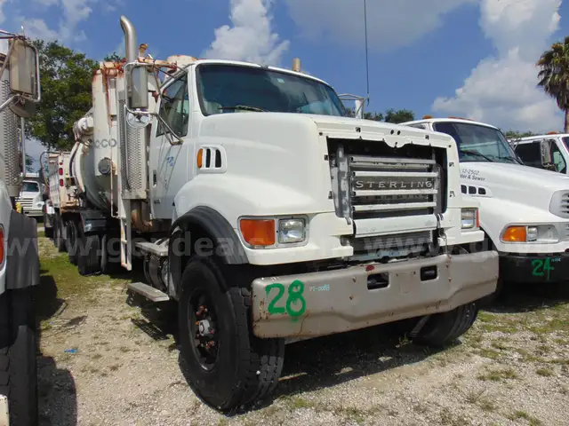 17-0088/ 2006 Sterling LT9500, Vacuum truck. WASD 26-01 #28