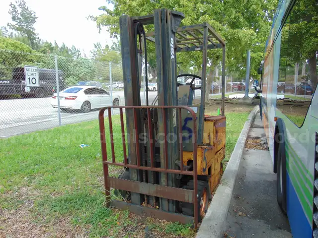 23-4261/ Yale Electric forklift. DTPW 26-01 #5