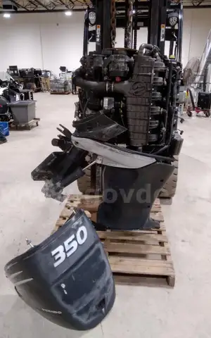 Mercury outboard 350HP. For parts or repair.