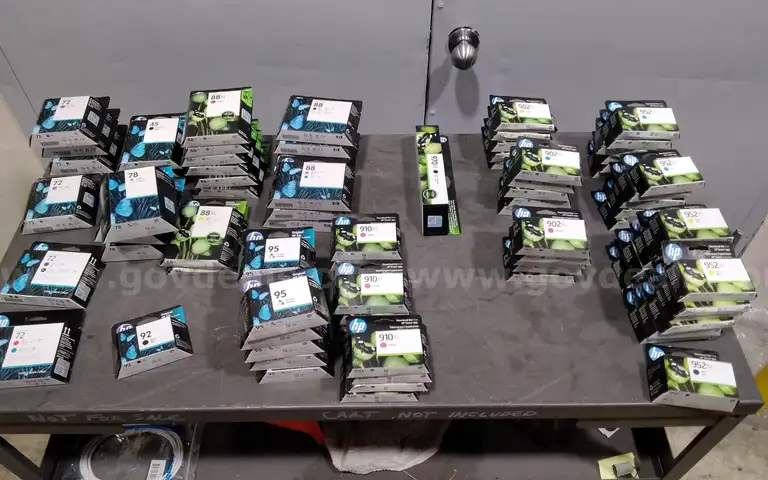 Lot of HP Ink cartridges. Some are expired/ Some expire in 2026. New/old stock