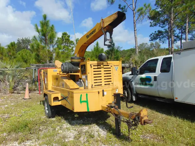 235079/ 2011 vermeer wood chipper Model 1800XL. Pros 26-04 #4