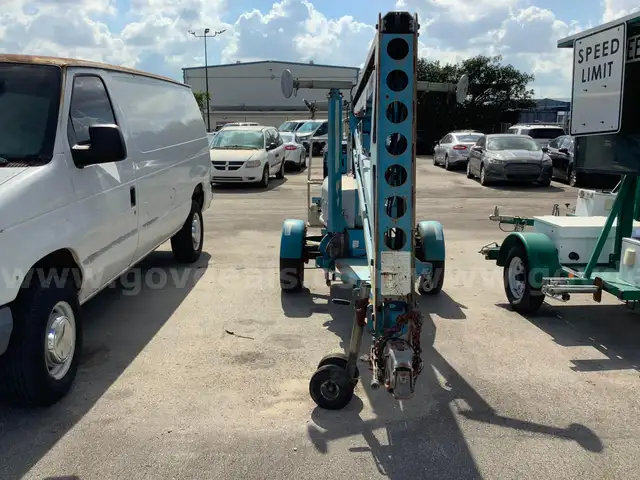 12-2229/ 2000 Genie Tow behind lift. Model: TM2-34/19