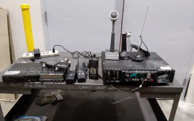 Miscellaneous lot of radio equipment.