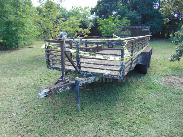 12-1011/ 1986 Horizon tandem axle, open trailer. PROS 26-06