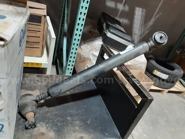 Power Steering assist cylinder, Paccar: P/N: 10-02678, TRW P/N: C2858111481S. New/Old stock.