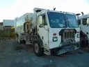 61116/ 2019 Peterbilt 520, side loader garbage truck. SW 26-03 #5