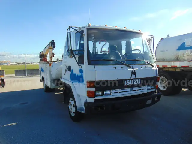 50339/ 1998 Isuzu FRR, utility truck. Aviation #2