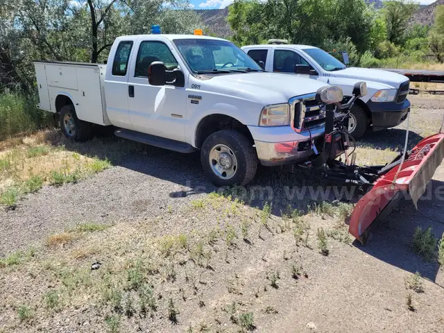 2006 Ford F-250 SD 4WD w/ Plow
