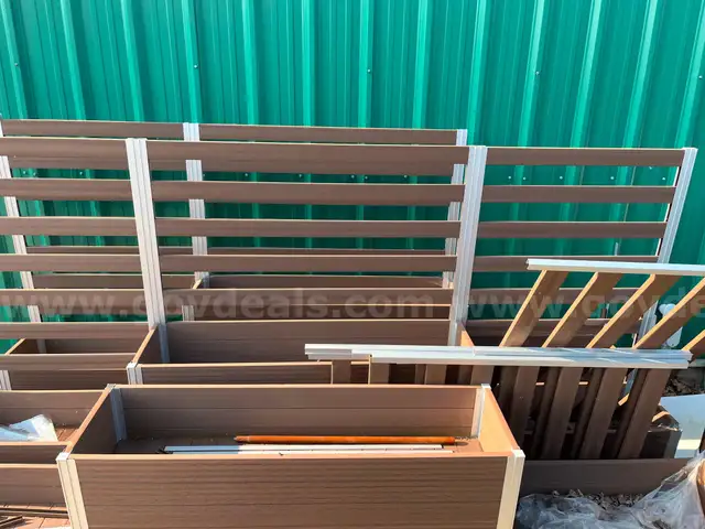 Urbana Parklette Planter Combo with Trellis
