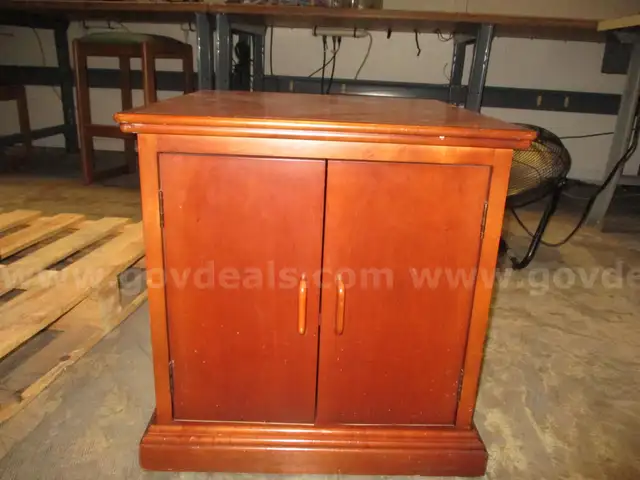 End Table 24 x 22 x 22