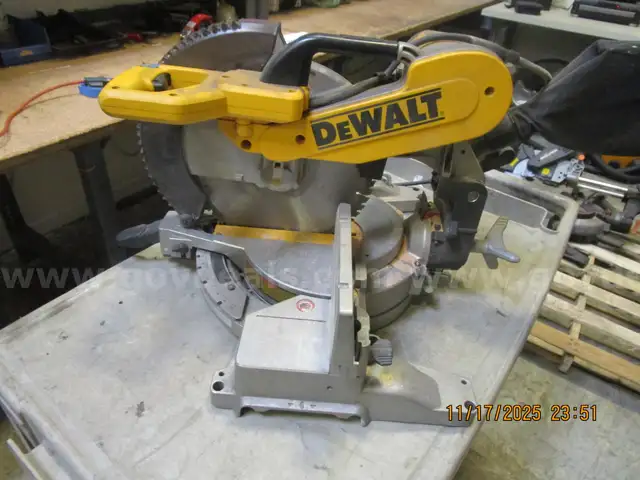 Dewalt 12" Double Bevel Compound Mite Saw Works