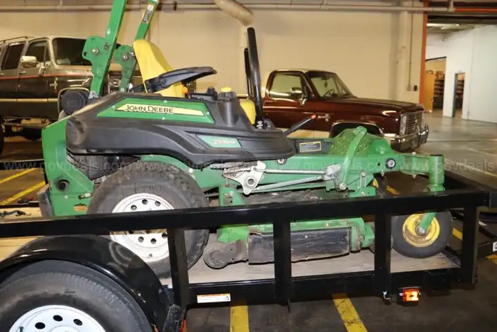 John Deere Zero Turn Lawn Mower