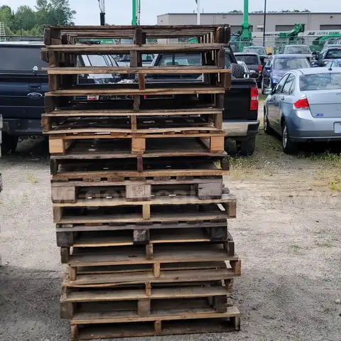 *LOCAL PICKUP ONLY* 1 lot of 10 Wood Pallets