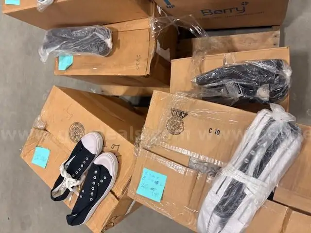 pallet of approximately 131 shoes **various styles**