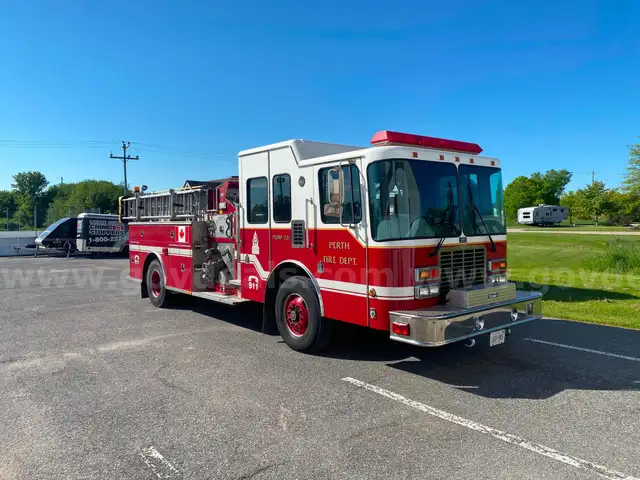 2001 HME Fire Truck