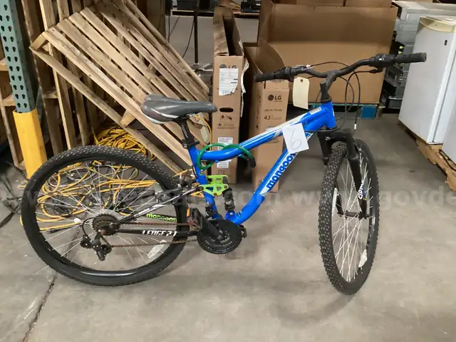 Mongoose &#x22;Ledge 2.1&#x22; Bicycle