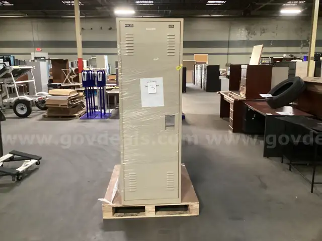 2 - Lockers.