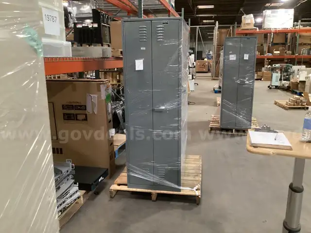 2 - Lockers.