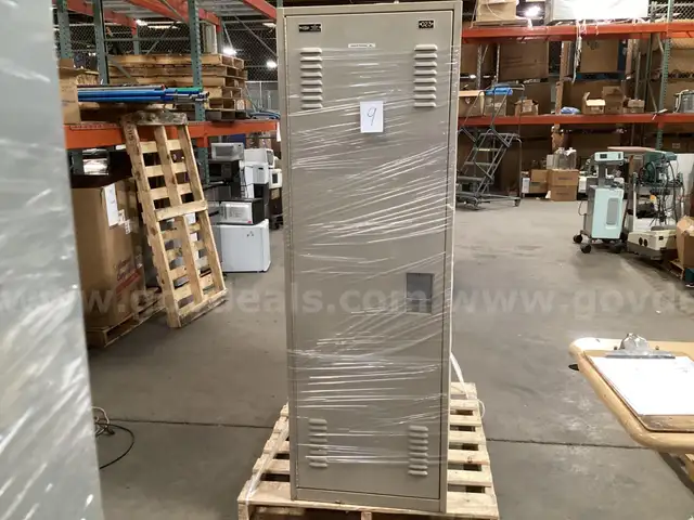 2 - Lockers.