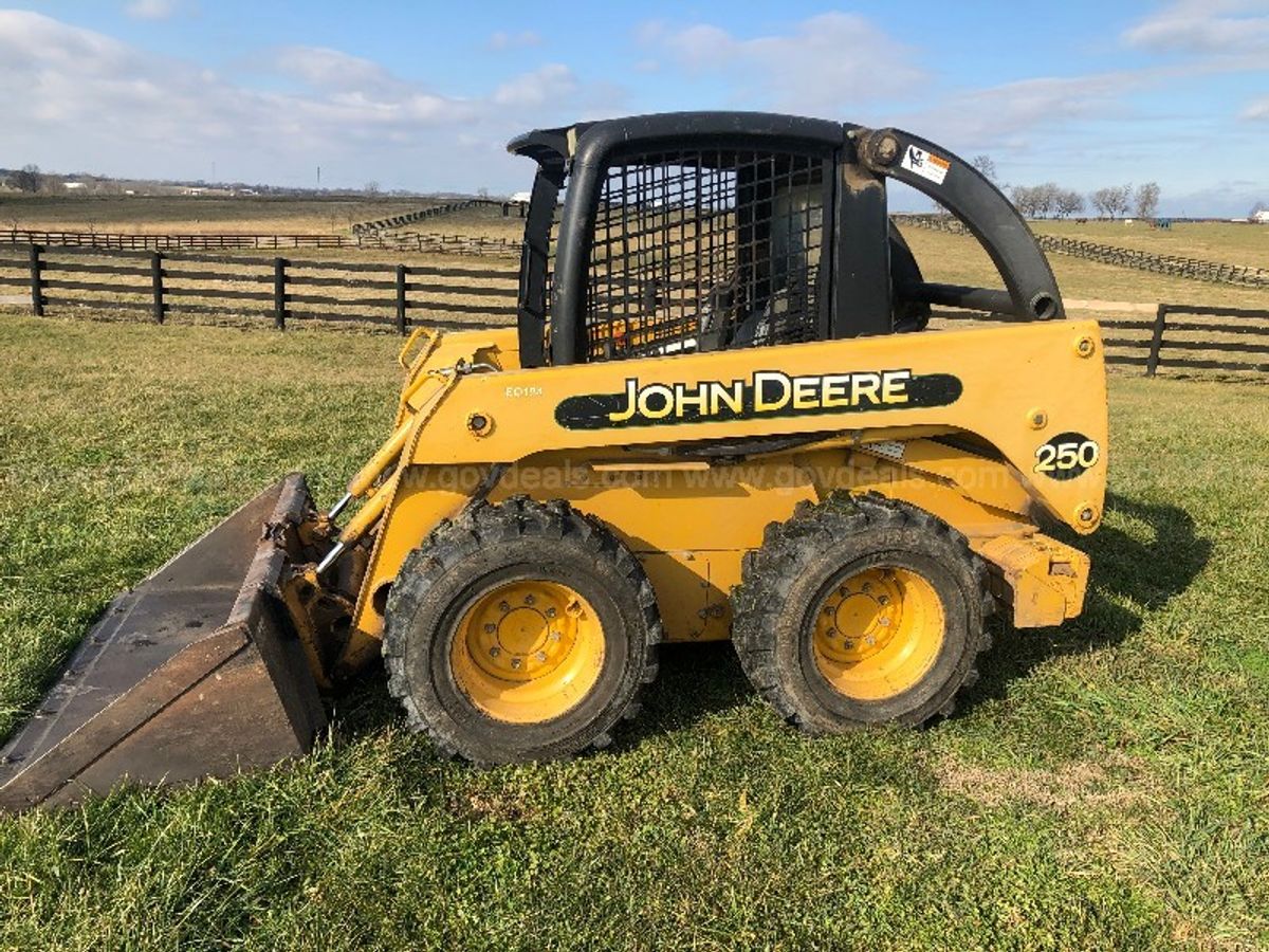 John Deere 250 Skid Steerer | AllSurplus