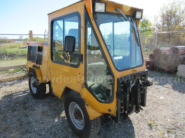 Trackless MT5TD with snowblower