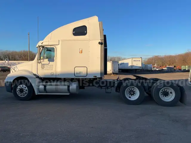 2004 Freightliner Columbia 120 Tractor Truck