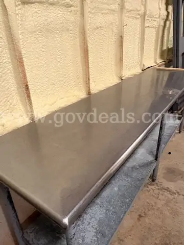 STAINLESS STEEL TABLE