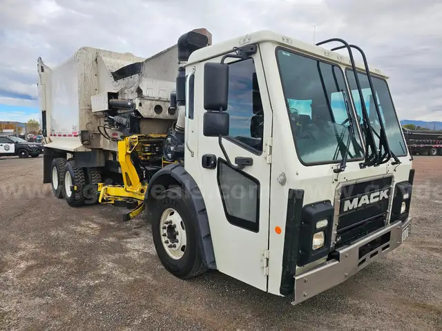 2018 Mack LR600 Scorpion ASL Trash Truck