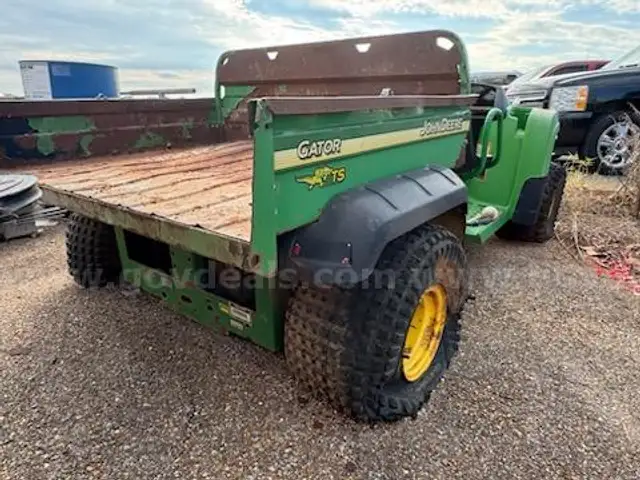 2005 John Deere 4x2 Gator Tx w/Bumper &#x26; Hitch