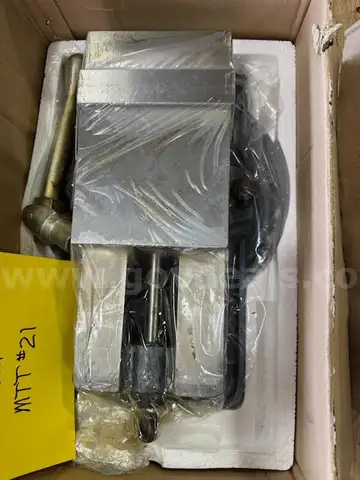 Hectomark Mill Vice (Set of 2) New in Box