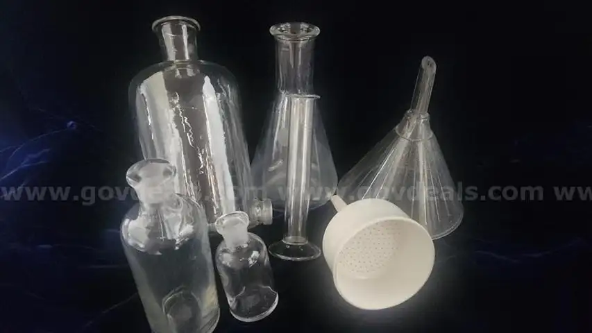 7 piece assorted lab glass