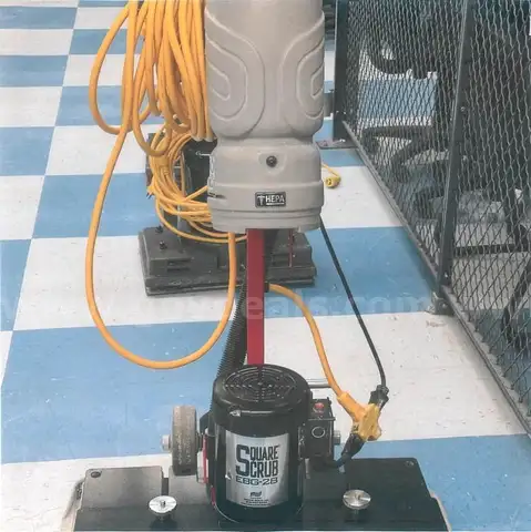 Square scrub 28" floor machine with vacuum