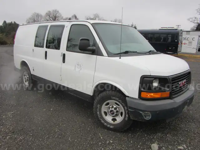 2010 GMC Savanna Cargo van