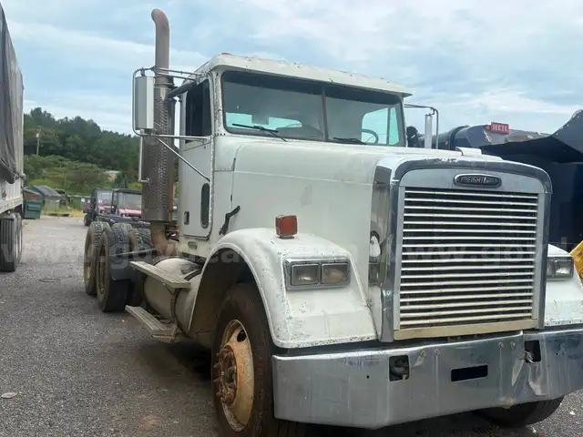 2006 Freightliner FLD120SD