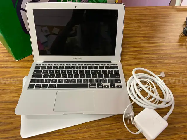Used Not Abused - MacBook Airs, iPads, iPods &#x26; iPad Cases