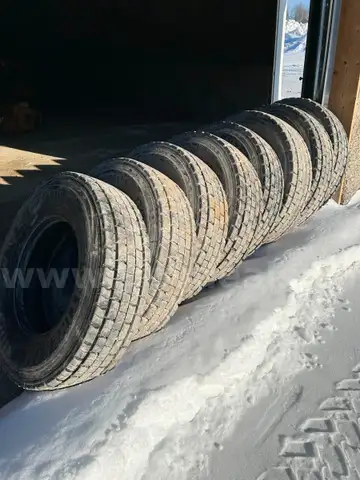 8 Heavy truck Tires - Continetal