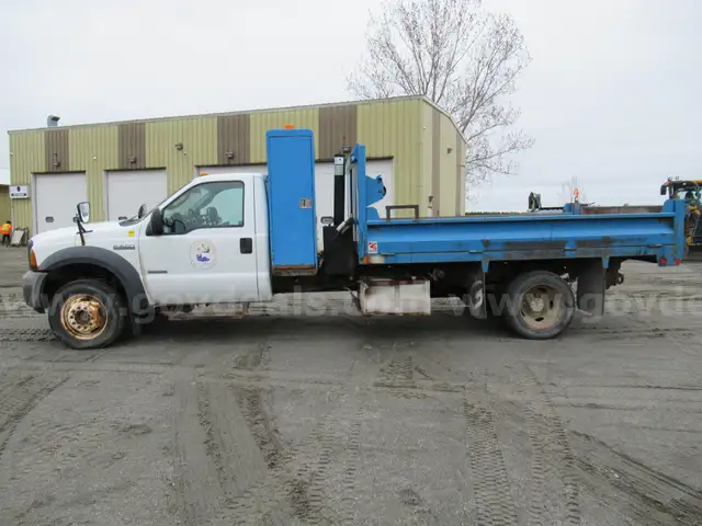 2005 Ford F-550 Utility Truck
