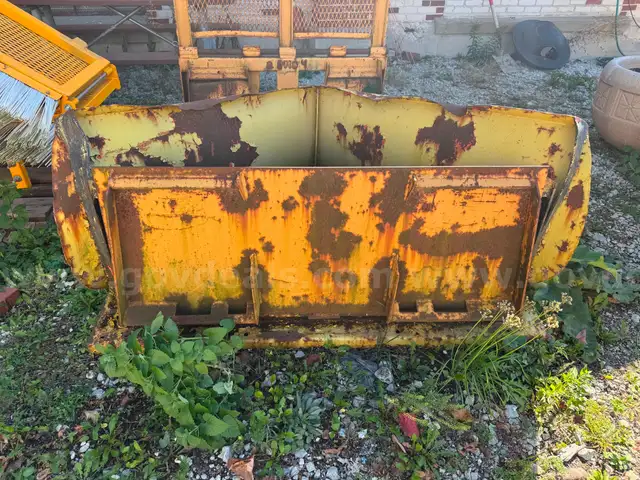 Skid V plow