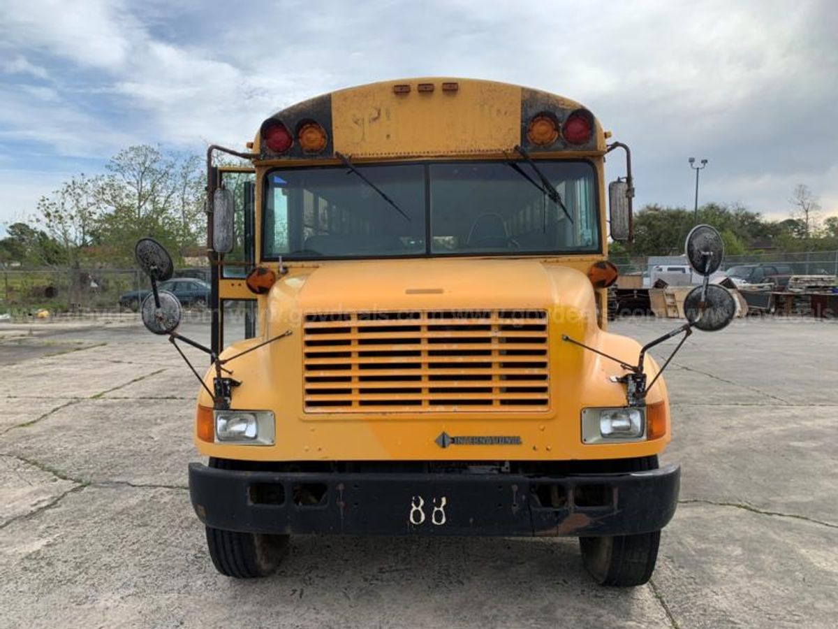 1992 International 3800 | AllSurplus