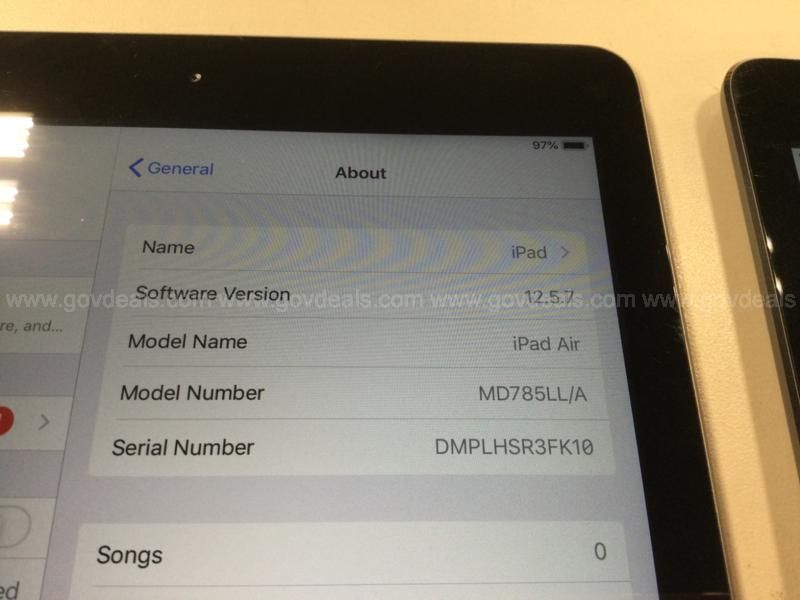 Apple outlets iPad Air iCloud Locked A1474