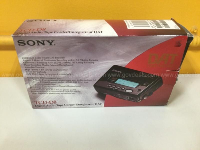 超希少 SONY WALKMAN DAT TCD-D8 s-l400.jpg