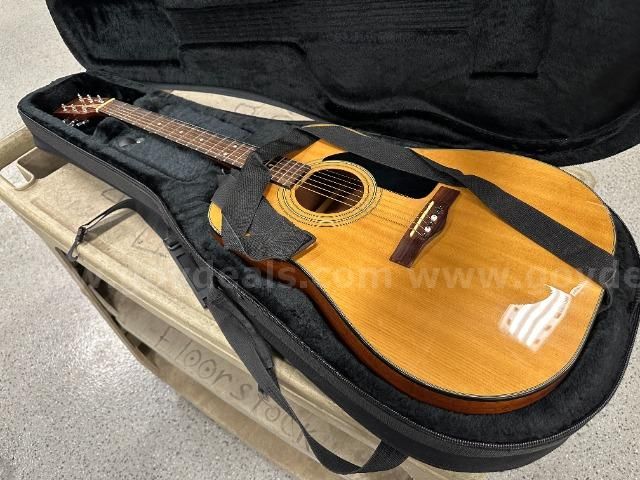 Fender Acoustic Folk Guitar, Model DG-8S NAT with Hard Sided