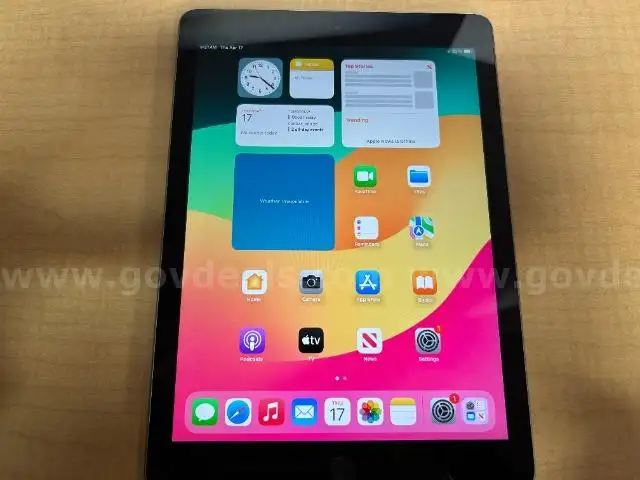 Apple iPad 6th Generation, 32GB, A1893 WIFI