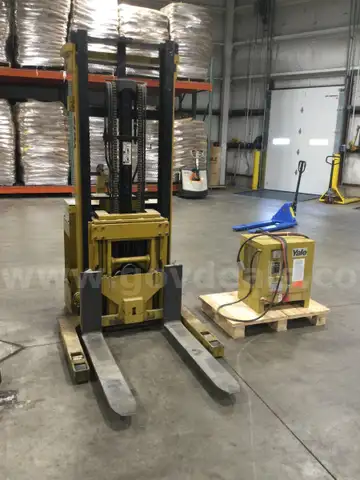 Yale ME030LAN24SS090 Forklift with Charger -  Parts/Repair