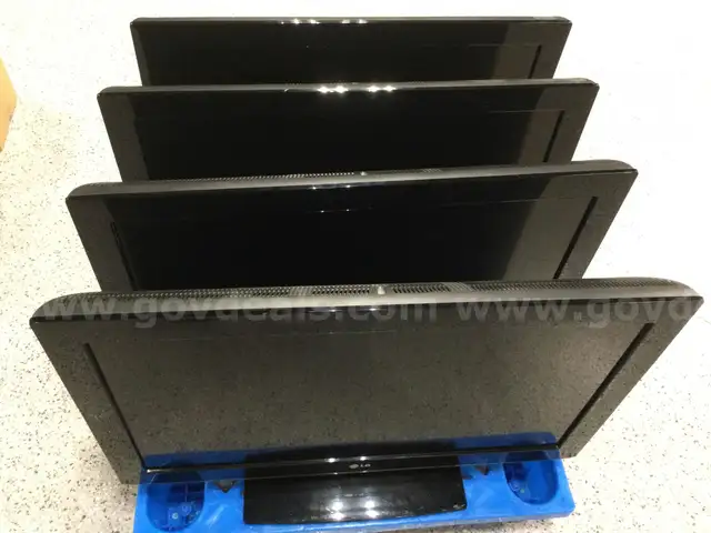Lot of 4 LG HD 32&#x22; Televisions Model 32LK330